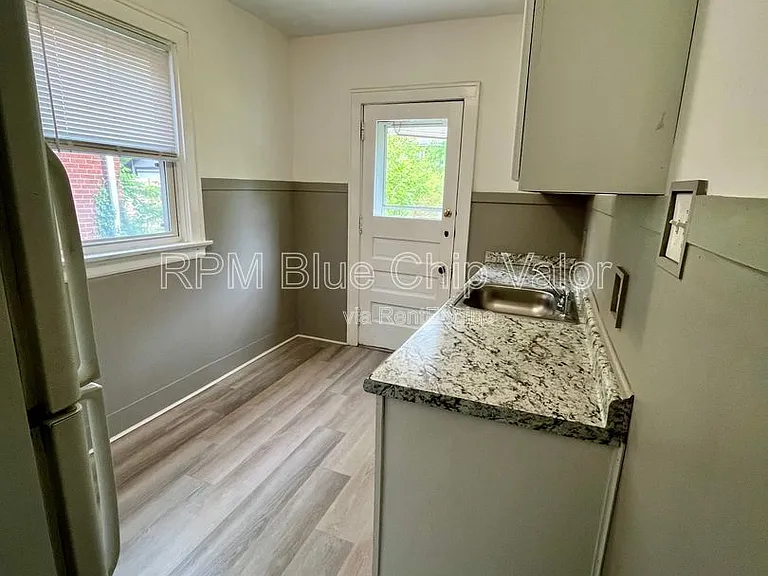 2119 Cathedral Ave #1 — Photo 10