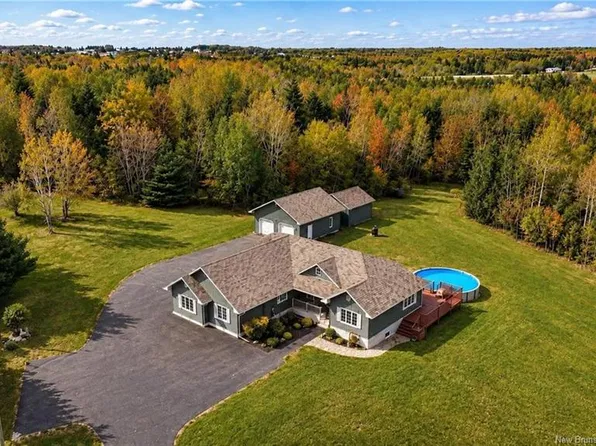 76 Daniel Dr, Moncton, NB E1H 0B4