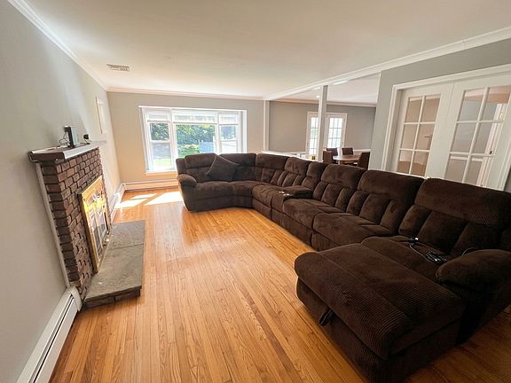 5th image of 10 Jensen Ct