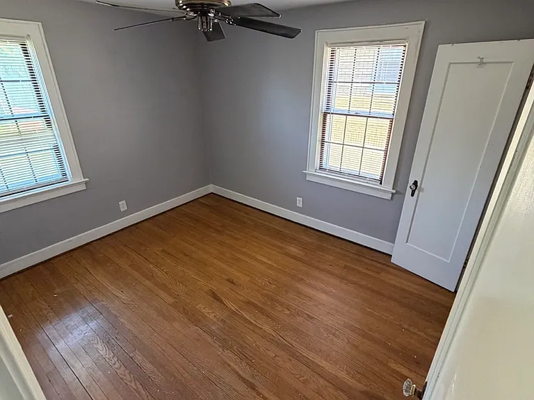 104 Oxford Pl — Photo 9