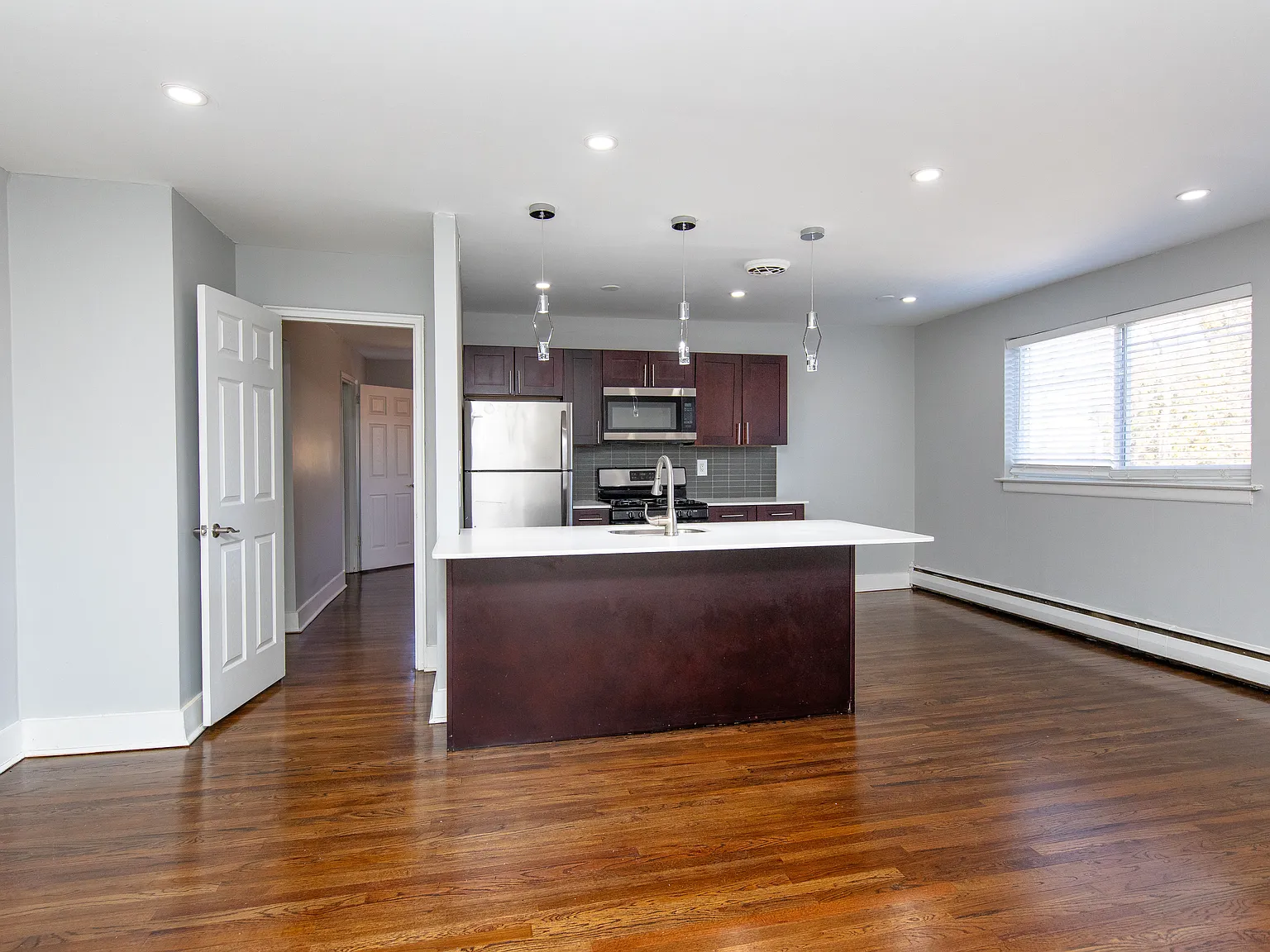 Cameron Apartments — Photo 3