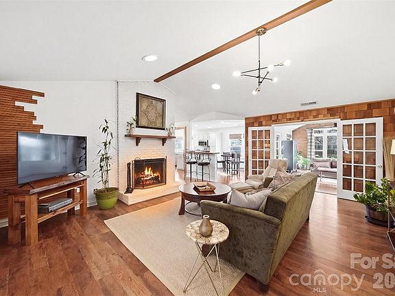 4th image of 609 Fredricksburg Rd