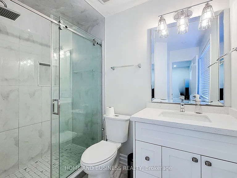 2374 Baintree Cres — Photo 20