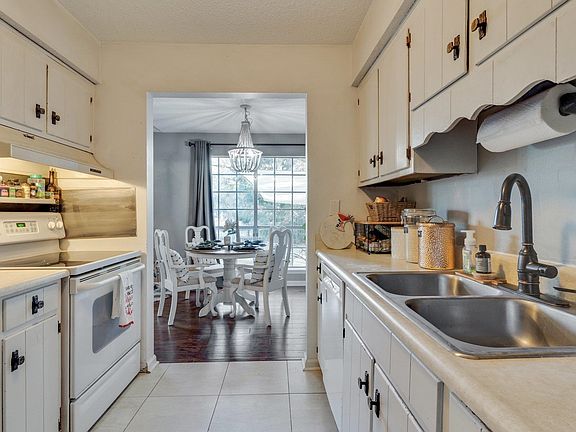 3rd image of 8504 Southminster Ct
