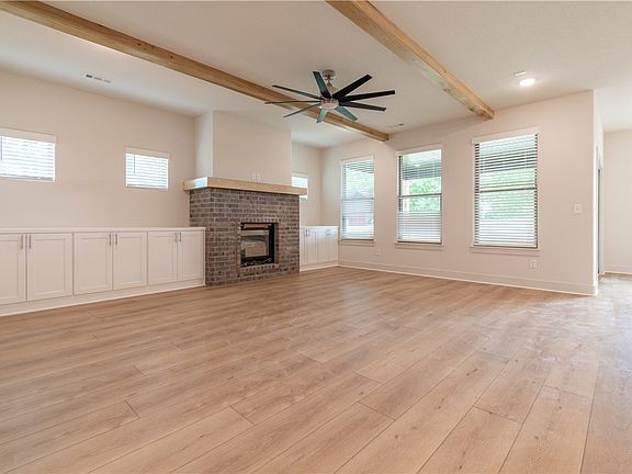 5th image of 964 S Liberty Dr