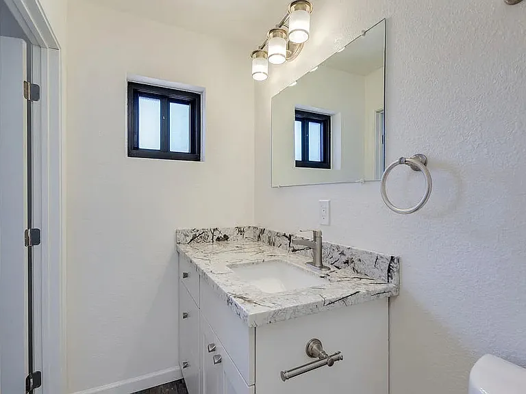 1221 E Henry St — Photo 24