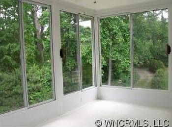 4th image of 50 Fox Valley Ct