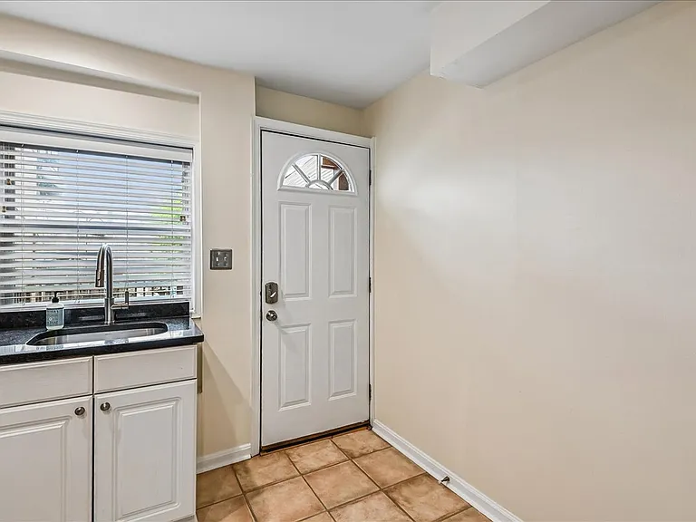 1514 Byrd St — Photo 10