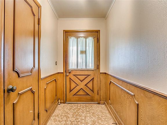 5th image of 719 SW 40th St