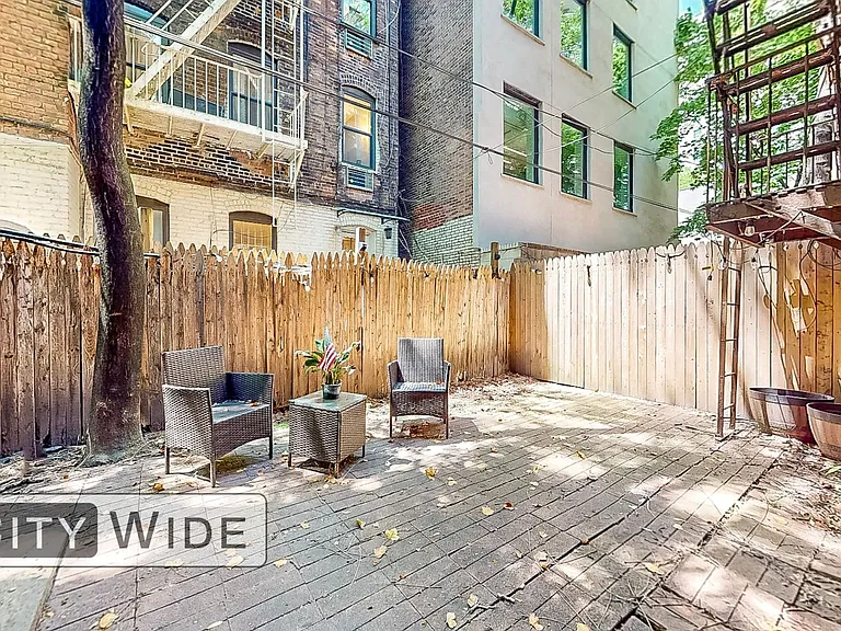 234 E 52nd St #A — Photo 1
