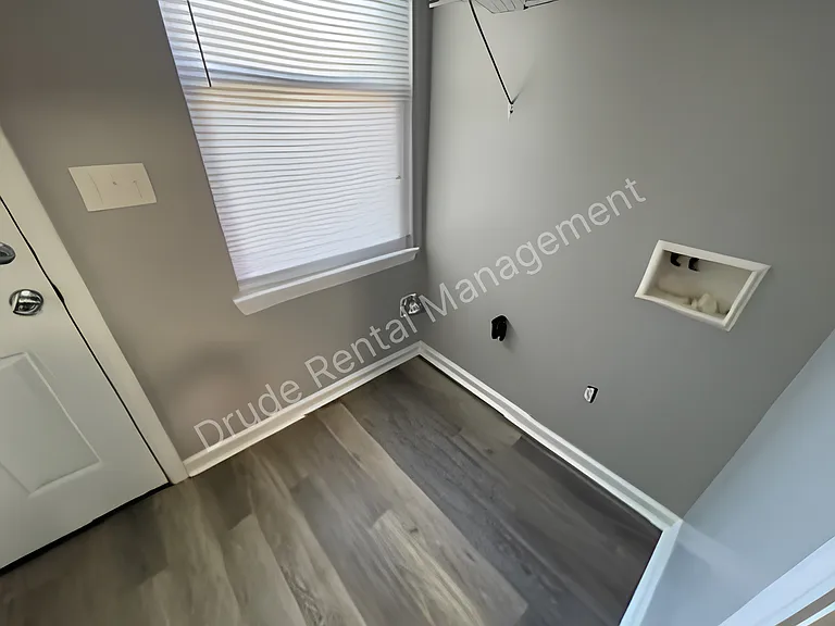 809 E Thomas St — Photo 14