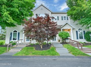 25 Stratton Cir, Troy, NY 12182