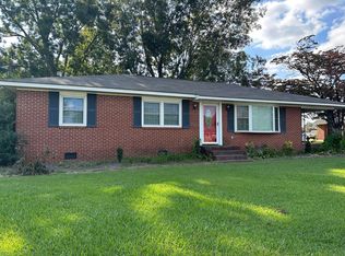 305 Clinton St, Newton Grove, NC 28366