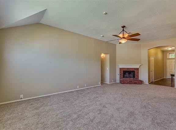 3rd image of 1036 Iron Horse Dr