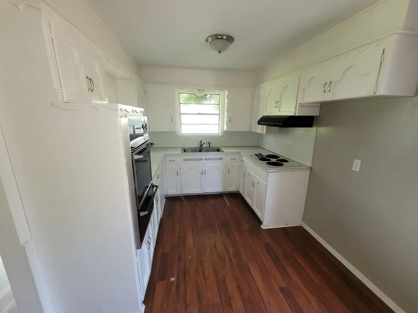 Charming 5 Bedroom House — Photo 2