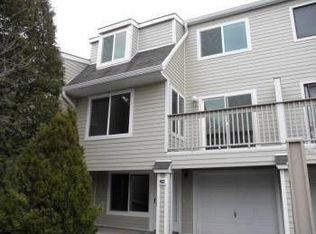 204 Crosswoods Rd, Branford, CT 06405