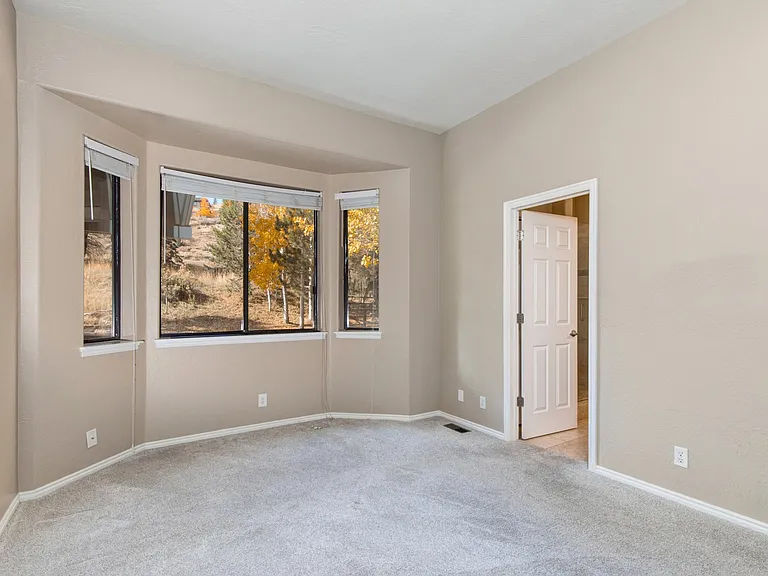 1656 W Silver Springs Rd — Photo 6