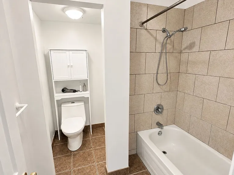 20407 Leslie St — Photo 22