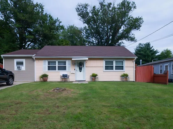 4 Dorset Dr, Ewing, NJ 08618