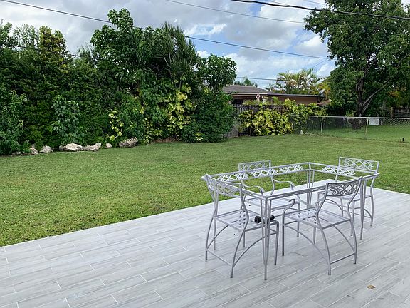 5th image of 3540 SW 125th Ct