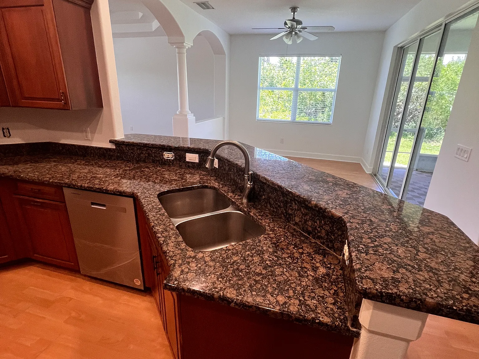3 bed, 1724 sqft, $1,950 — Photo 2