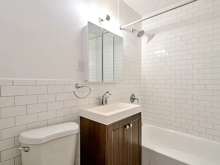 1954 1st Ave #5Y — Photo 6