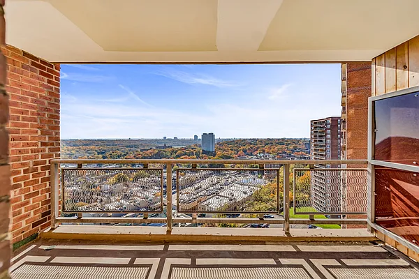 Sold by Compass | media 7