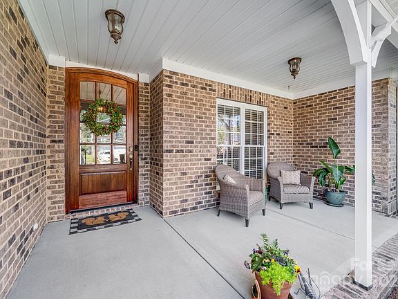 2nd image of 759 Cherry Hills Pl