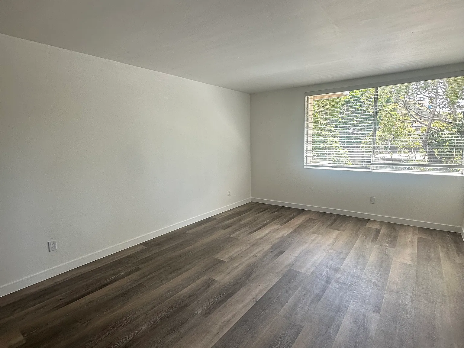 2 bed, 1018 sqft, $3,200 — Photo 2