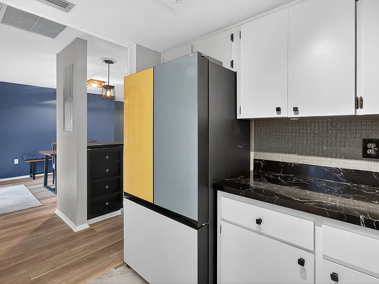 320 Michaels Cir — Photo 14
