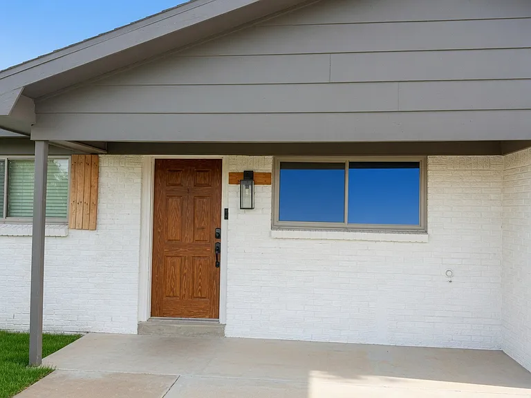 4715 Laura Dr — Photo 2