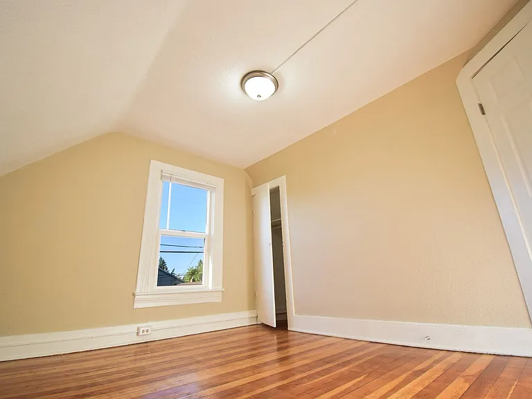 5272 NE 8th Ave — Photo 12