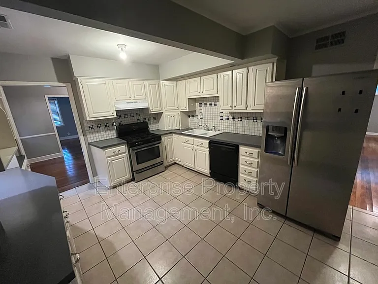 609 Houston St — Photo 13