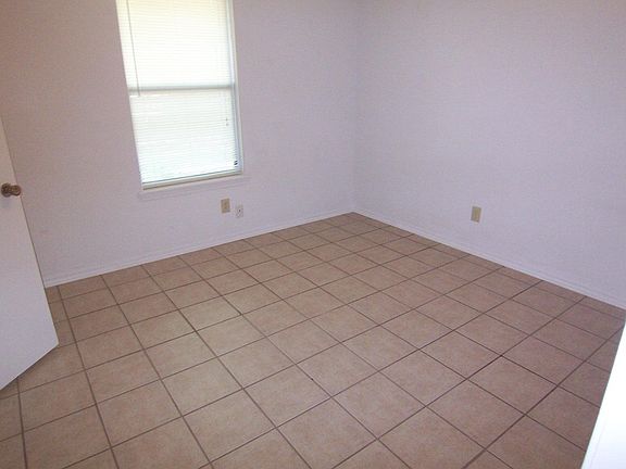 5th image of 16138 Shoshone Dr #2