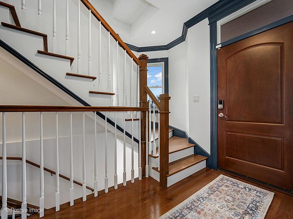 2nd image of 709 S Oak Park Ave