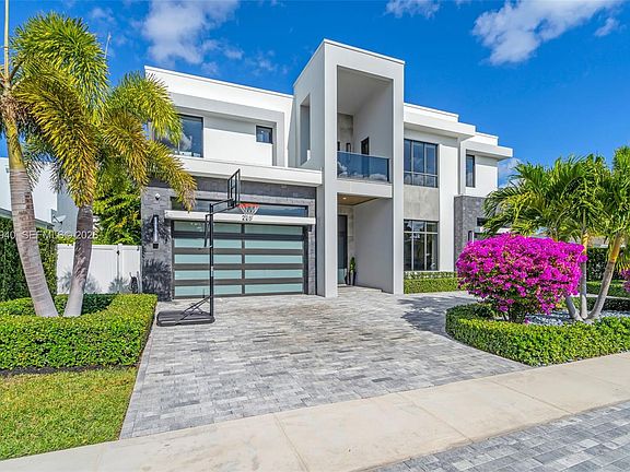 3rd image of 225 NE 3rd St