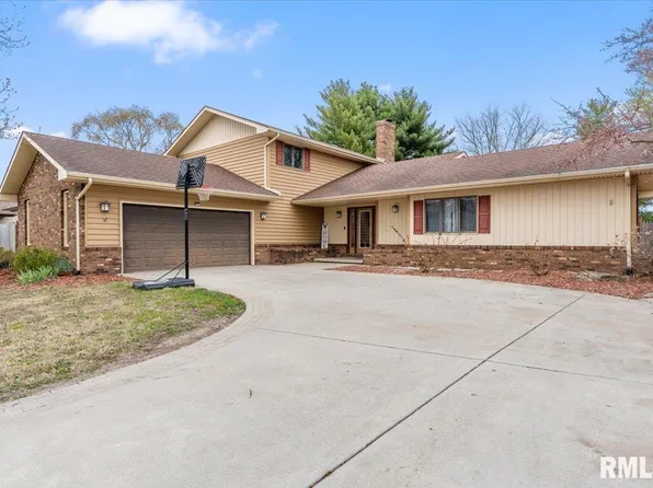 112 Landsdowne Dr, Sherman, IL 62684