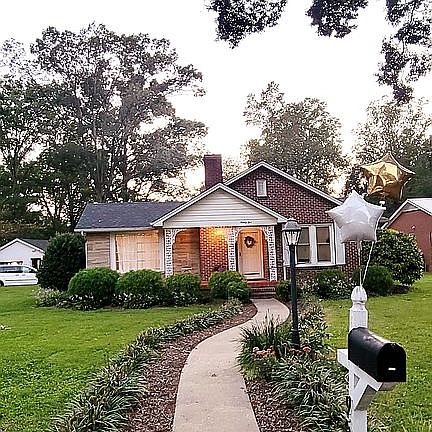 2nd image of 95 18th Ave NW