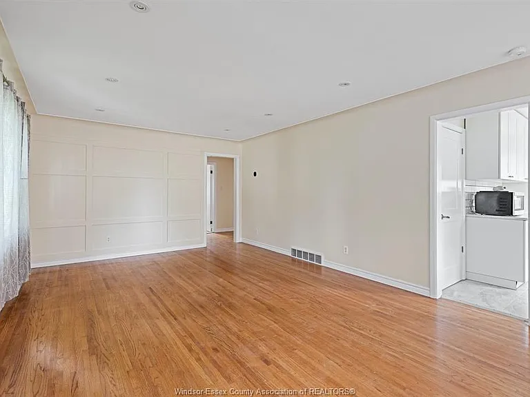 3162 Avondale Ave — Photo 4