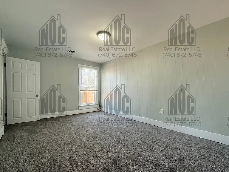 1236 1/2 E Locust St — Photo 12