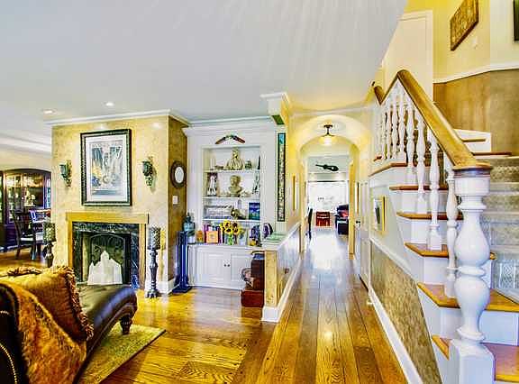 3rd image of 6055 N Forest Glen Ave