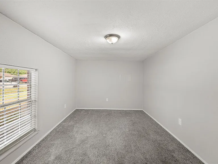 2929 Leroy St — Photo 24
