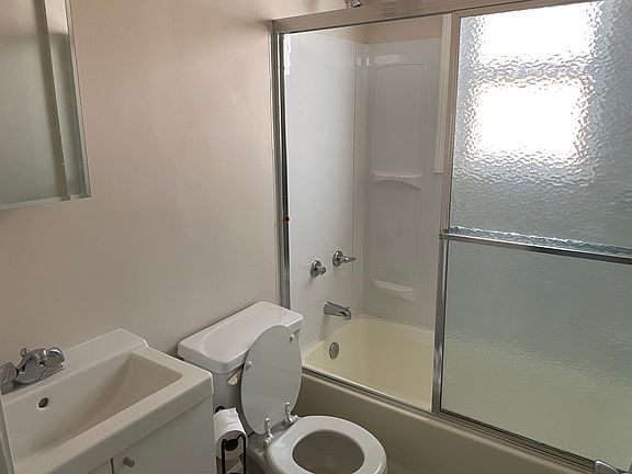 4th image of 8348 Archer Ave