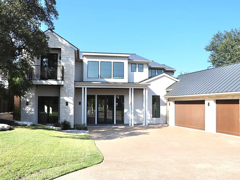 6102 Forest Hills Dr — Photo 1