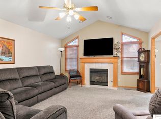 4215 S 40th St, Lincoln, NE 68506