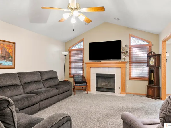 4215 S 40th St, Lincoln, NE 68506