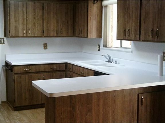 4th image of 3222 Wedgewood Dr