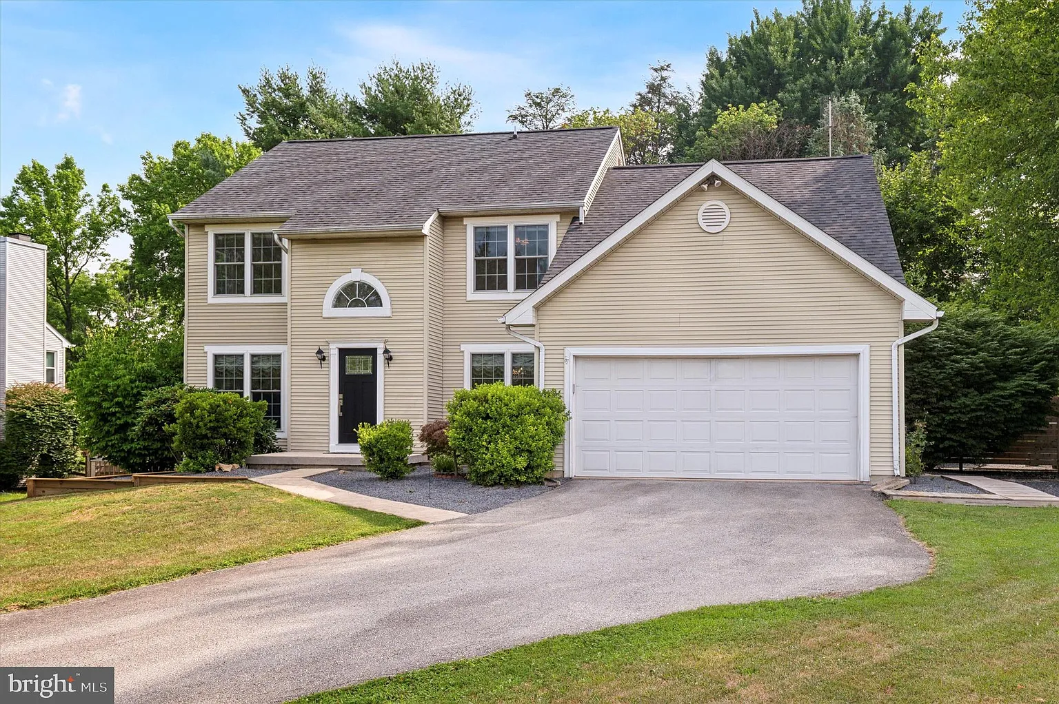 450 Deep Willow Dr photo 1