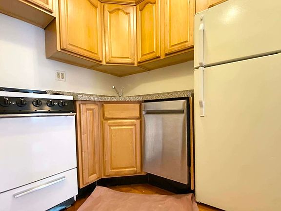 5th image of 138 W 70th St #A4