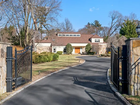 23 Store Hill Road, Old Westbury, NY 11568